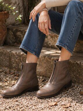 Frye Kelly Gray Brown Ankle Boots Zip Front Women Flat Heel Size 5.5